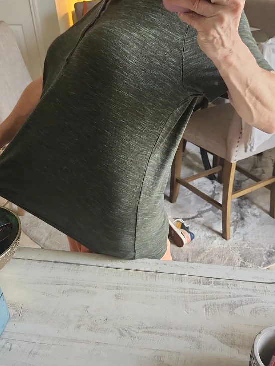 Banqna Republic 4/$10 - Picture 3 of 7